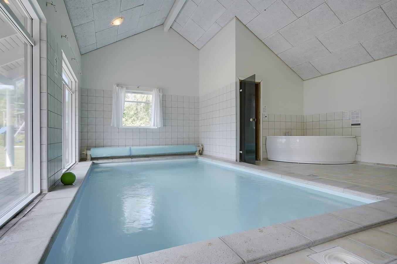 Pet friendly home in Rødby with sauna in Hyldtofte Østersøbad, Rødby