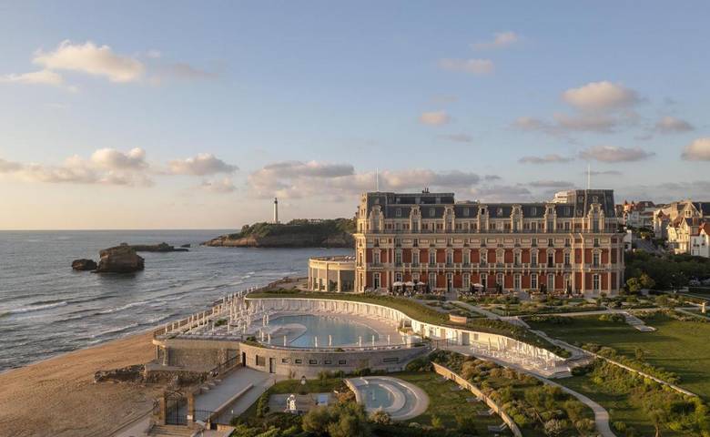Hôtel pour 2 personnes, avec Jacuzzi et Terrasse ainsi que Jardin et Piscine