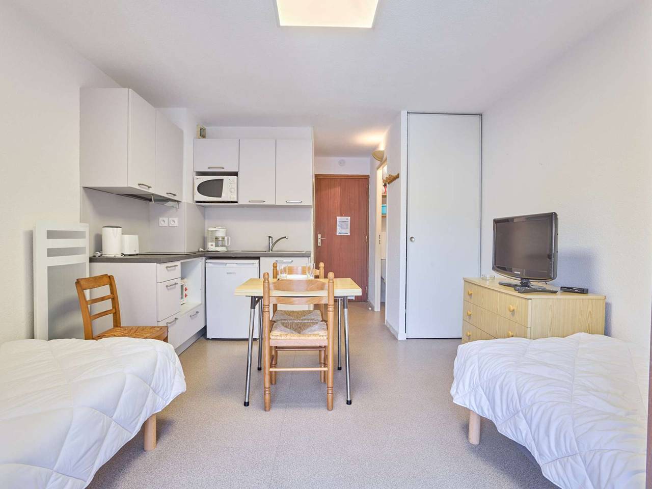 Studio entier, Studio calme avec Wifi et parking à Barbotan-les-Thermes in Cazaubon, Gers