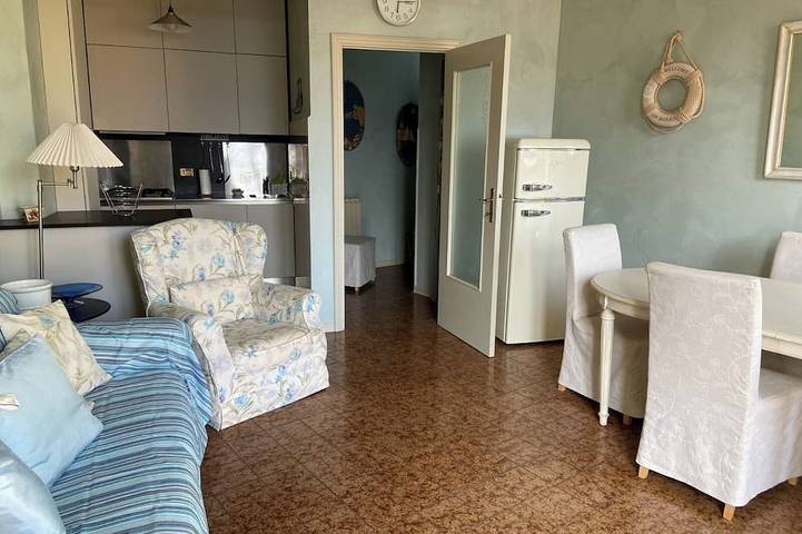 Ganze Wohnung, Meerblick-Wohnung 100 Meter vom Strand, möbliert mit privater Garage in Bagni Jolanda, Moneglia