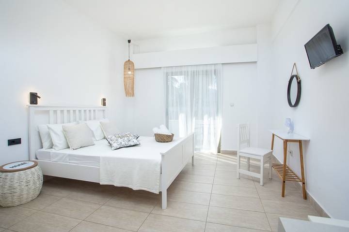 Gîte pour 2 personnes, avec jardin ainsi que piscine et terrasse à Faliráki - 4