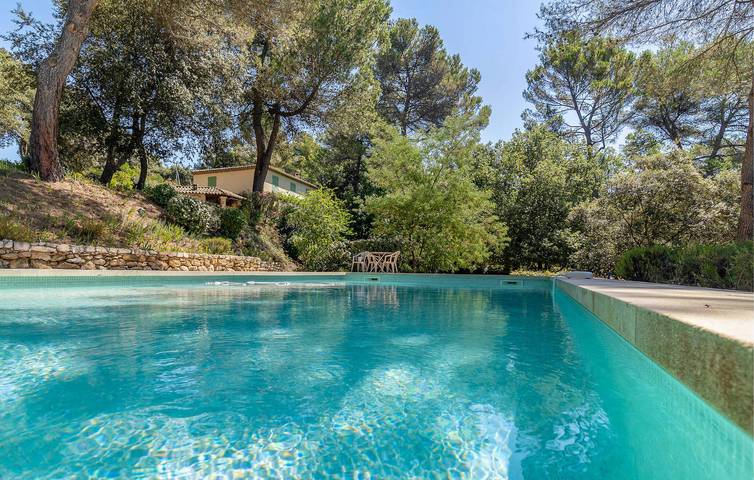 Location de vacances pour 8 personnes, avec jardin ainsi que piscine et terrasse à La Tour-d'Aigues - 2
