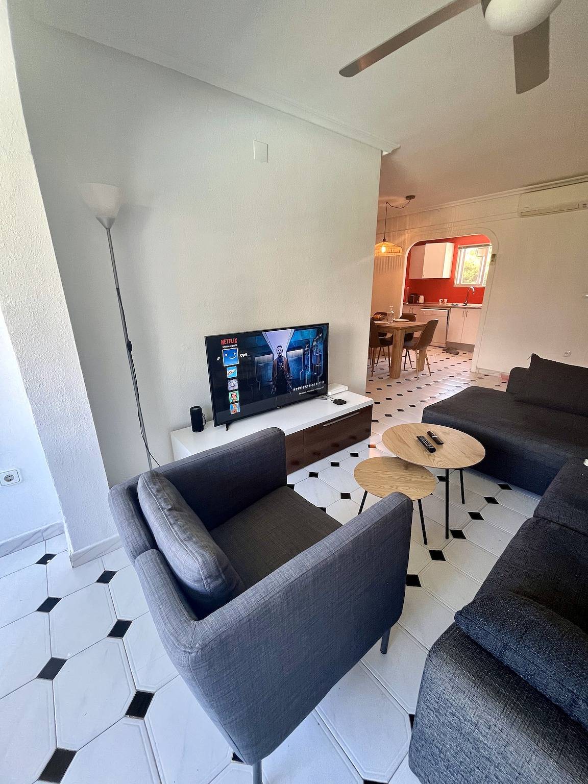 Appartement entier, Grand Appartement Familial 120m² 3 Chambres Piscine à 5 Min de la Mer in El Cabo de las Huertas, San Juan Playa