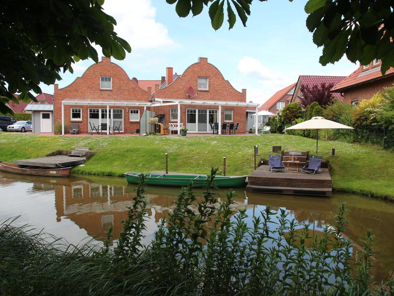 Grachtenkate - Traumhaftes Ferienhaus direkt am Wasser in Greetsiel, Krummhörn