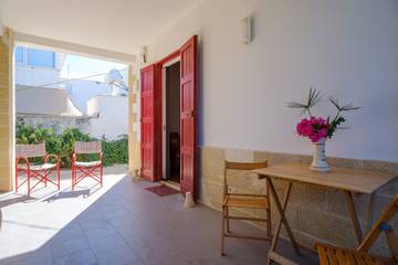 Villa for 8 Guests in Punta Prosciutto, Salento, Picture 3