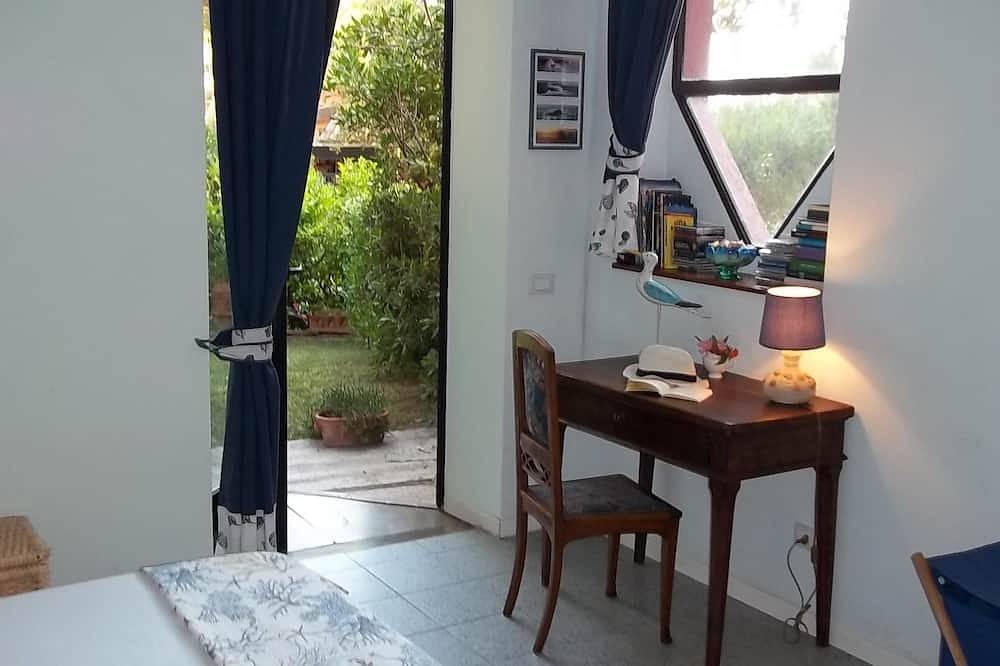 Appartamento intero, Appartamento con 2 camere, giardino privato,acceso privato al mare e piscina in Cala Piccola, Maremma