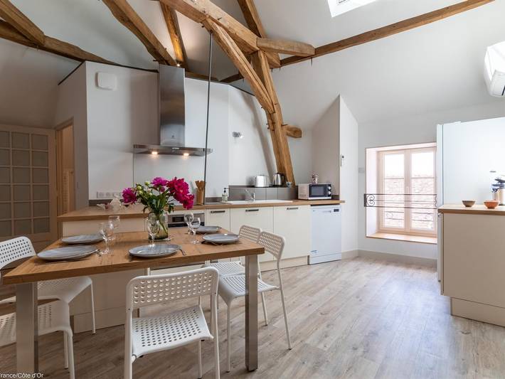 Charmante renovierte Wohnung in Époisses, Klimaanlage und historischer Charme in Époisses, Montbard und Umgebung