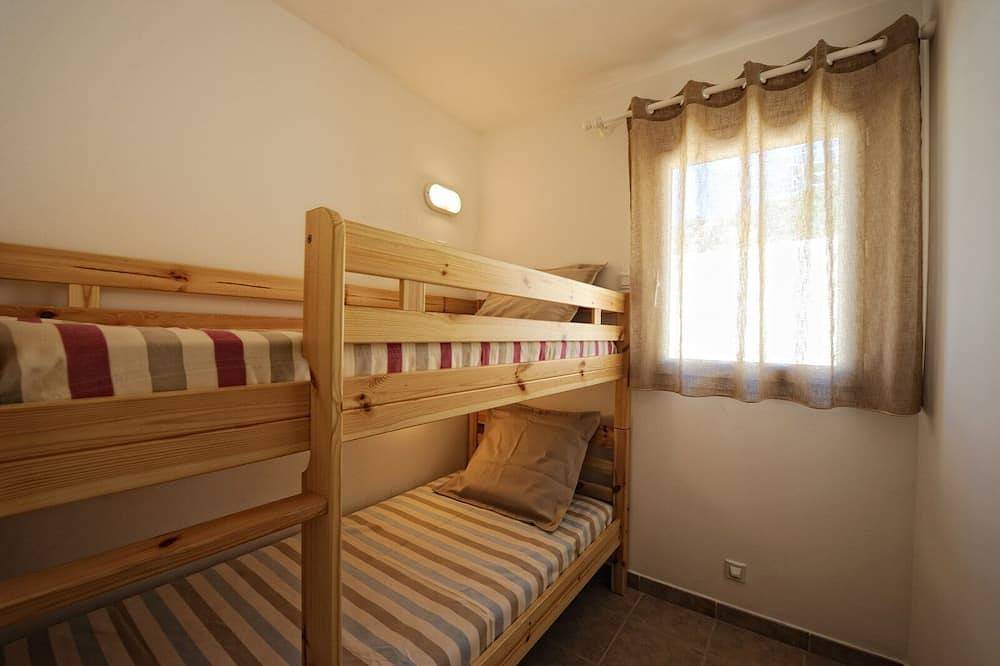 Sandy beach 500m away, air conditioning, swimming pool in Sartène, Arrondissement de Sartène