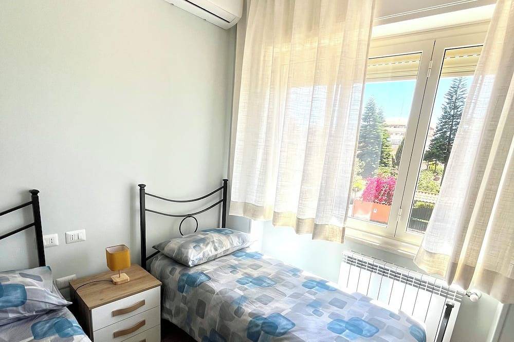 Entire apartment, Fully Renovated Accomodation in Fiumicino, Rome Province