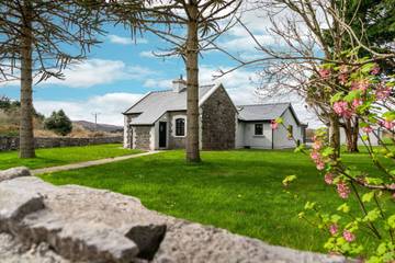 Log Cabin for 10 People in Lough Corrib, Connacht, Photo 1