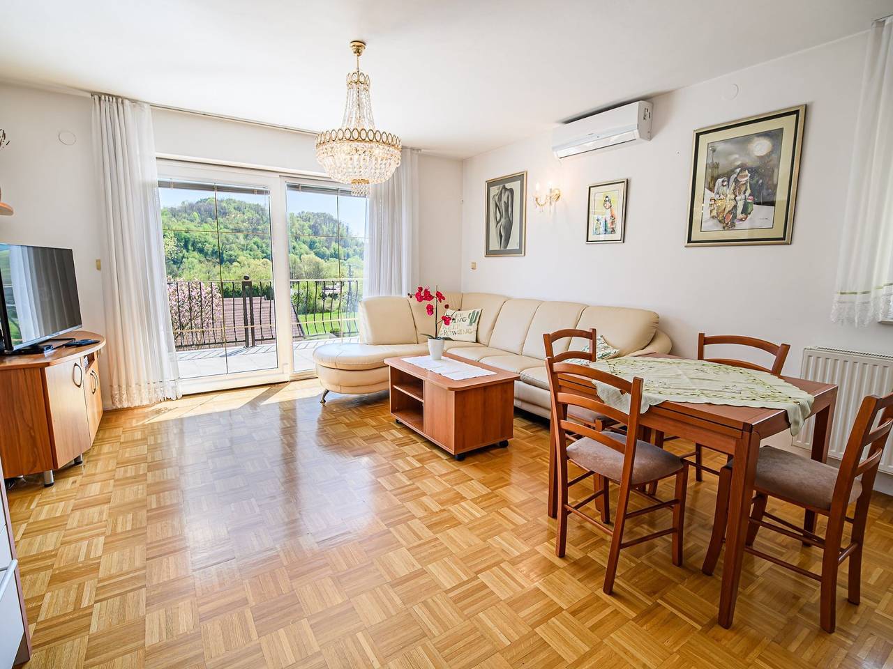 Ganze Wohnung, Sunny and Spacious Apartments with Terrace near Water Park - One Bedroom Apartment with Terrace in Untersteiermark