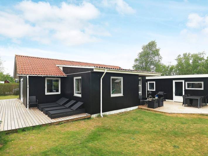 Feriehus for 8 personer, med Terrasse og Hage i Skagen