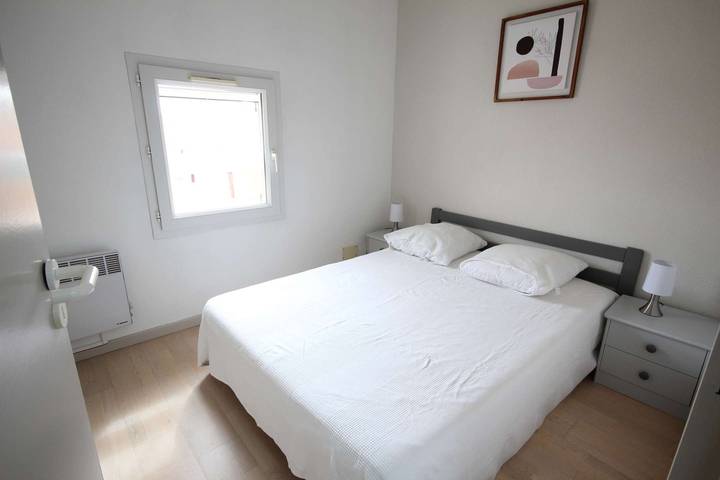 Apartamento vacacional entero, Nice house , 2 bedrooms, airco upstairs, 5 people, spacious terrace south exposed, secured residence Les Ondines with po in Portiragnes Plage, Portiragnes