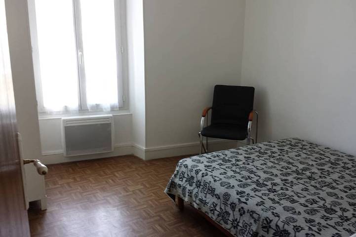 Gîte pour 5 personnes, avec terrasse dans Gare De La Bourboule - 3