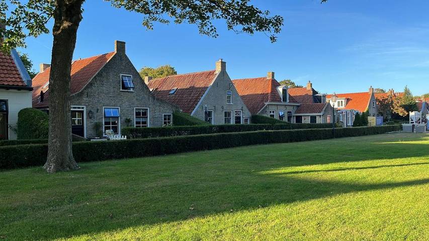 Location de vacances pour 4 personnes, avec terrasse ainsi que jardin et vue à Schiermonnikoog
