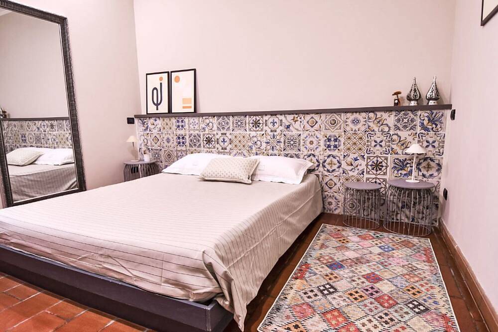 Beautiful private villa for 24 people with Wifi, private pool, A/C, Tv and patio in Stroncone, Terni Province