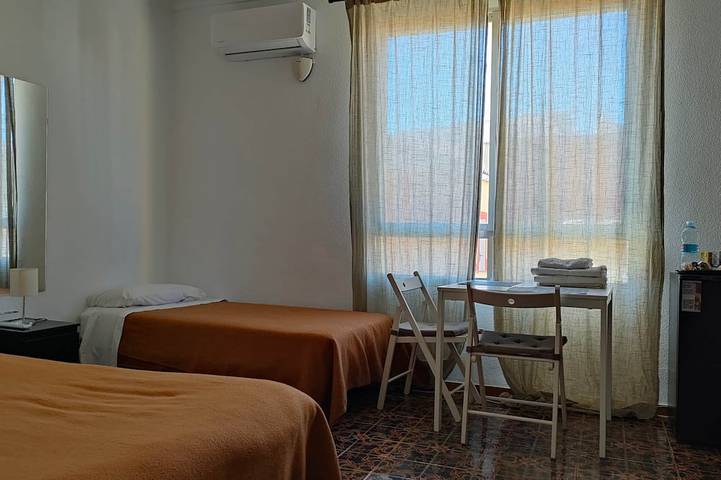 Appartement entier, Pensión Benavente. 5 - (Playa 1,5km / Ap7-3min) in Moncofa, Costa del Azahar