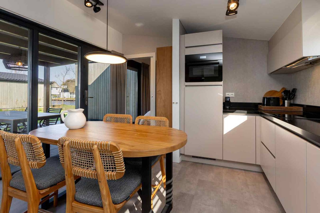 Schönes Ferienhaus für 4 Personen mit eigenem Steg in Delfstrahuizen in Delfstrahuizen, Friesland