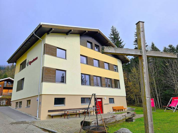Bauernhof für 17 Personen, mit Garten und Ausblick in 
