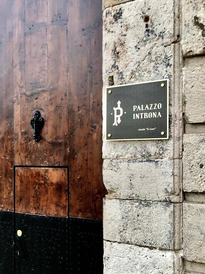 Palazzo Introna in Mola di Bari, Provincia di Bari