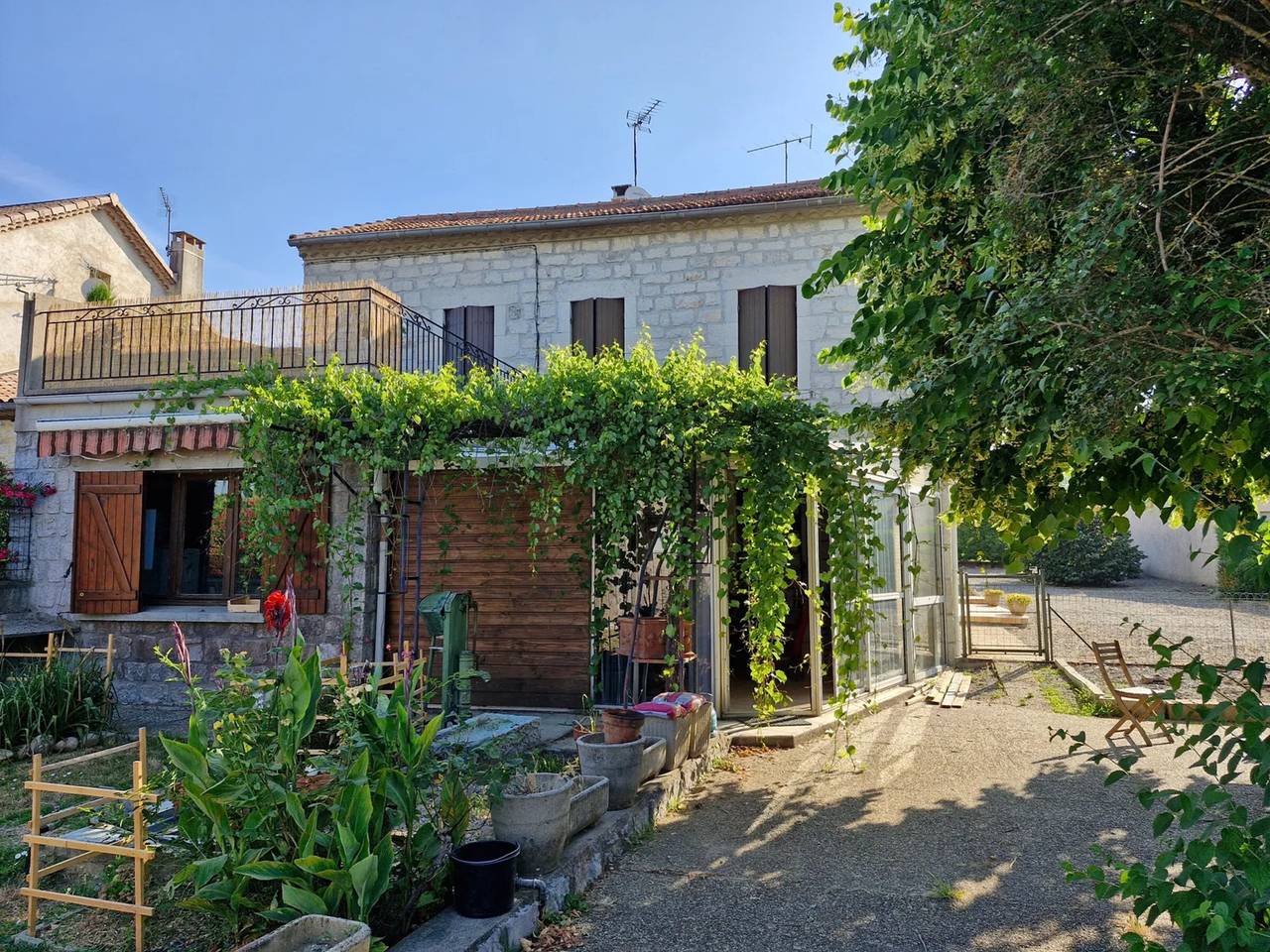 Casa de huéspedes - 'Nature D'Art' con piscina privada, terraza privada y Wi-Fi in Ruoms, Ardèche