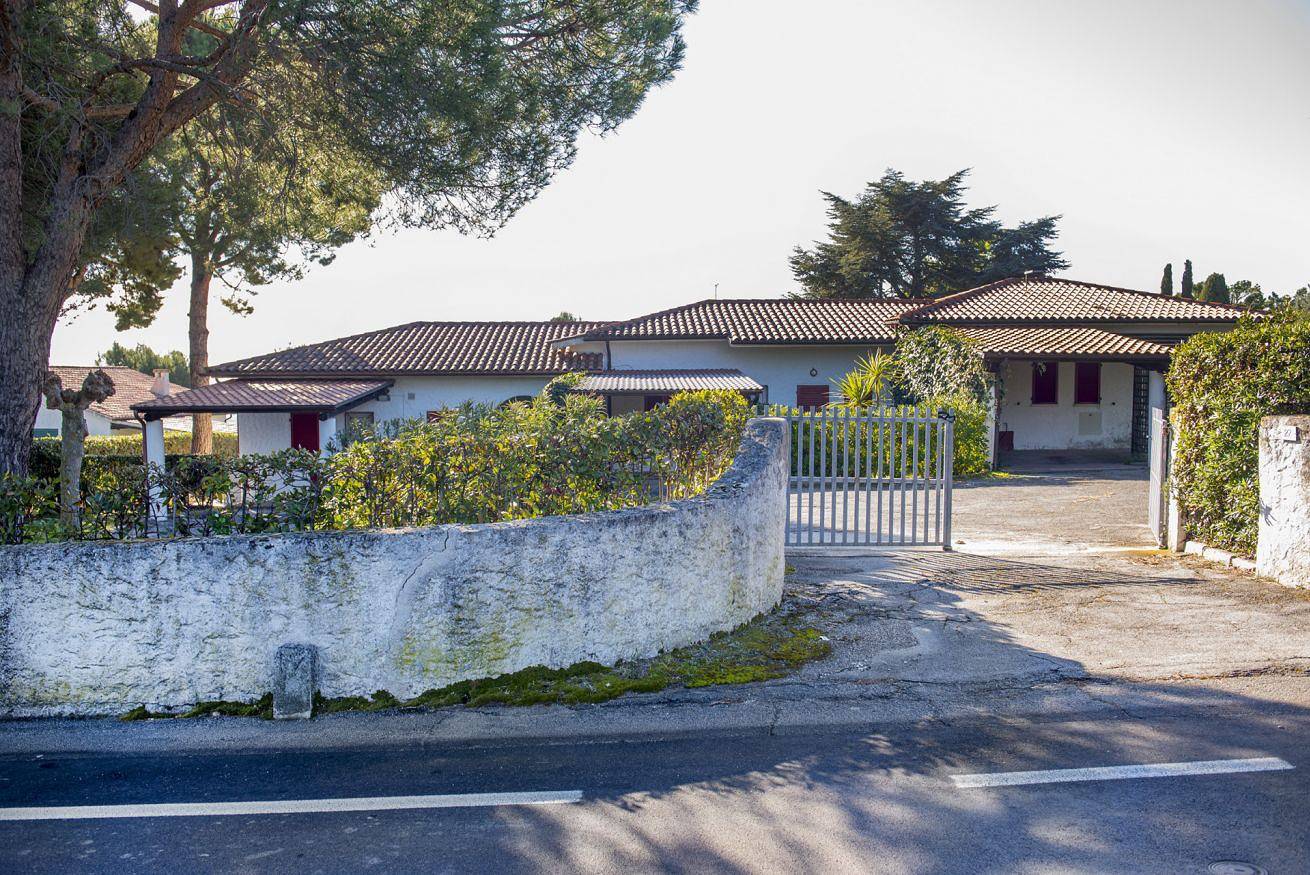 Ganze Wohnung, N082 - Numana, villa with right garden  in Numana, Riviera del Conero