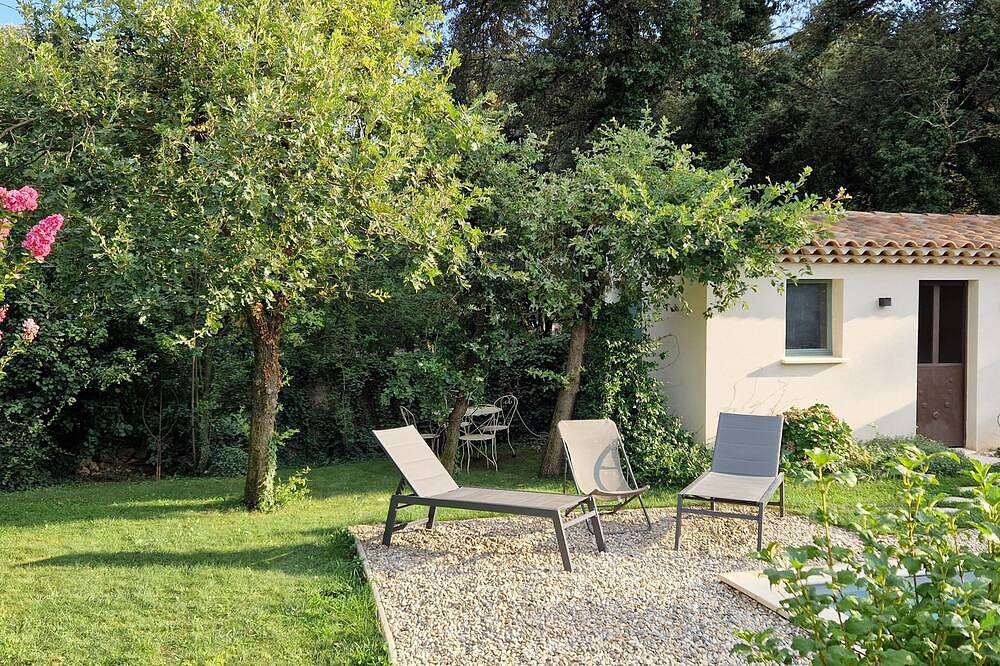 Quiet, air-conditioned Provencal house. in Uchaux, Vaucluse