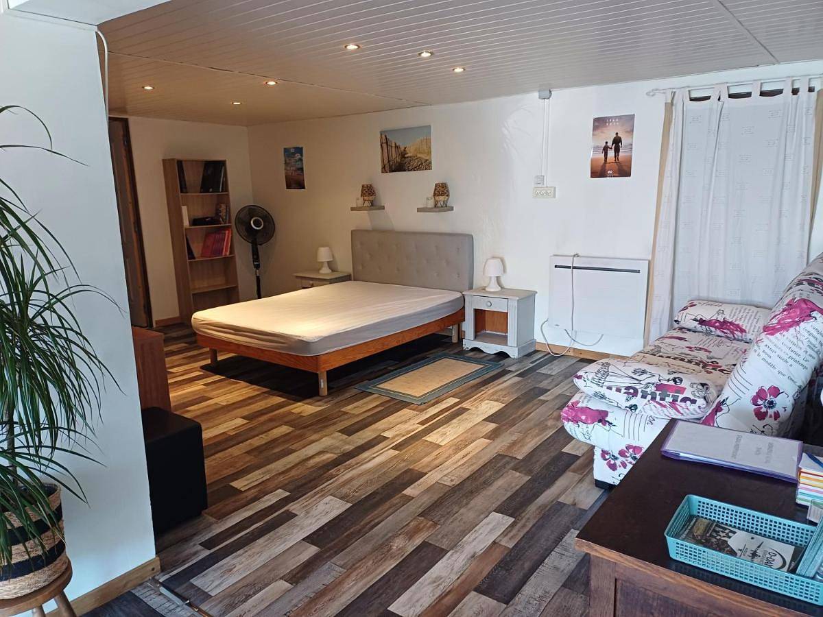 Double Room in Thaon, Région de Caen