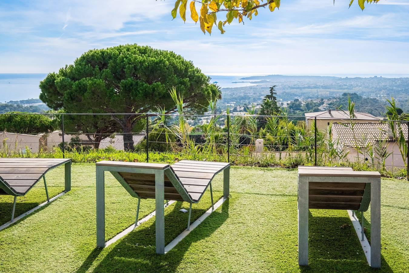 Appartement entier, Appartement 'Les Hauts De Vaugrenier' avec terrasse privée et Wi-Fi in Villeneuve-Loubet, Région de Cannes
