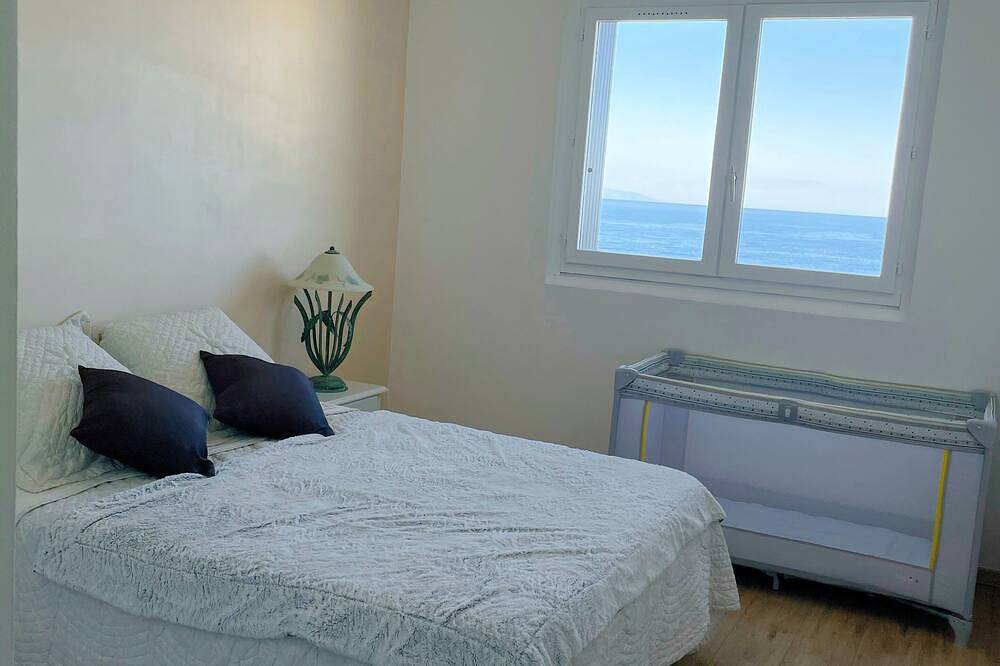 Apartamento entero, Appartement T3, à 10 min de Bastia, Terrasse vue Mer, 100m de la Plage in Miomo, Santa-Maria-di-Lota