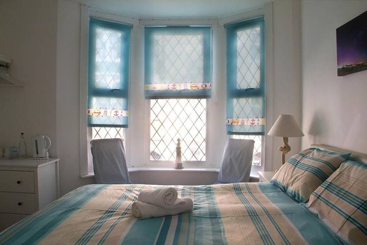 Bed and breakfast for 3 people, with Terrace in Weymouth