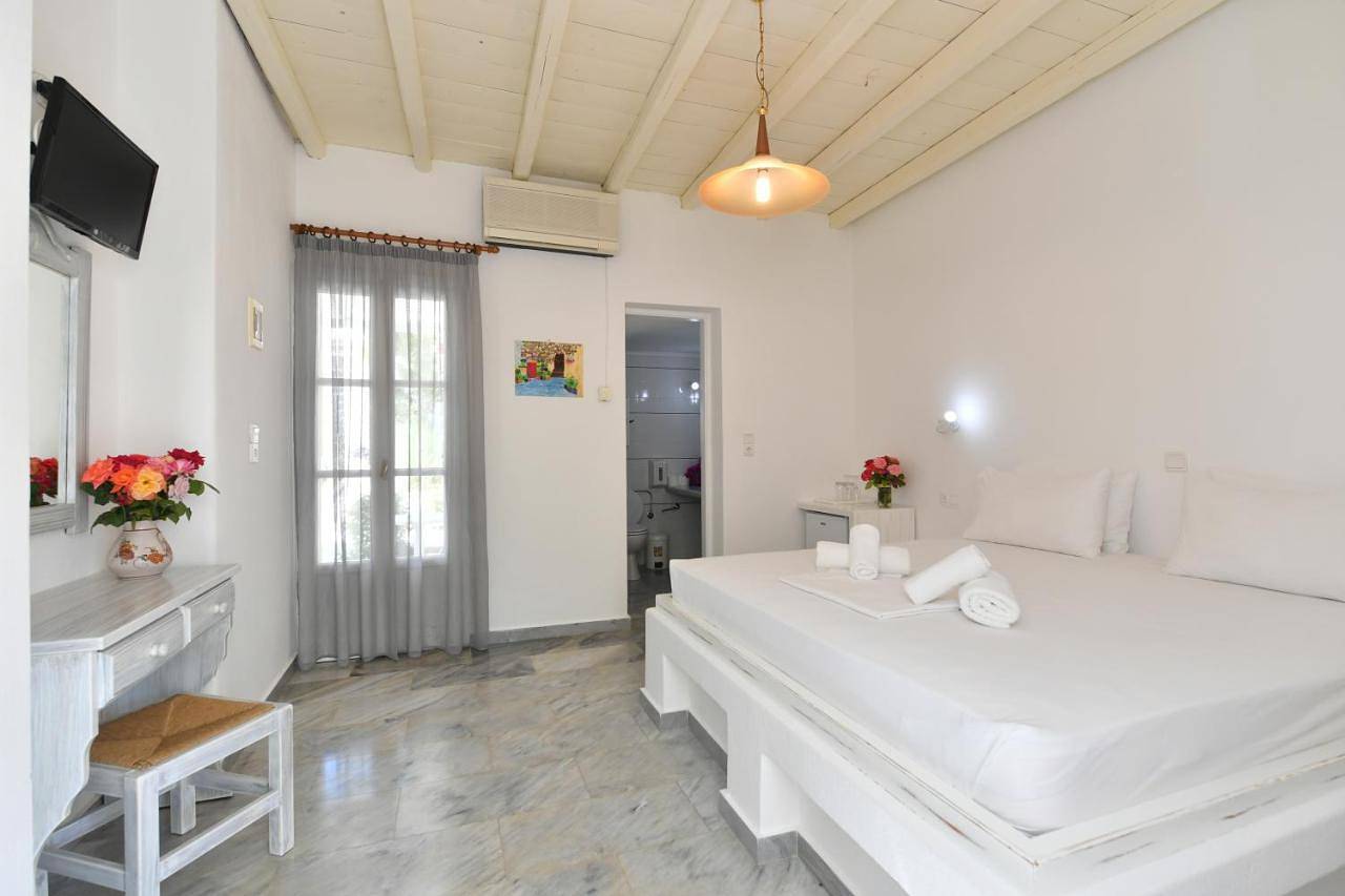 Classic Bungalow in Paros