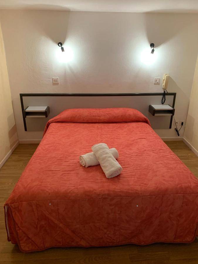 Hôtel pour 4 personnes, avec vue et terrasse, animaux acceptés à Lanuéjols - 3