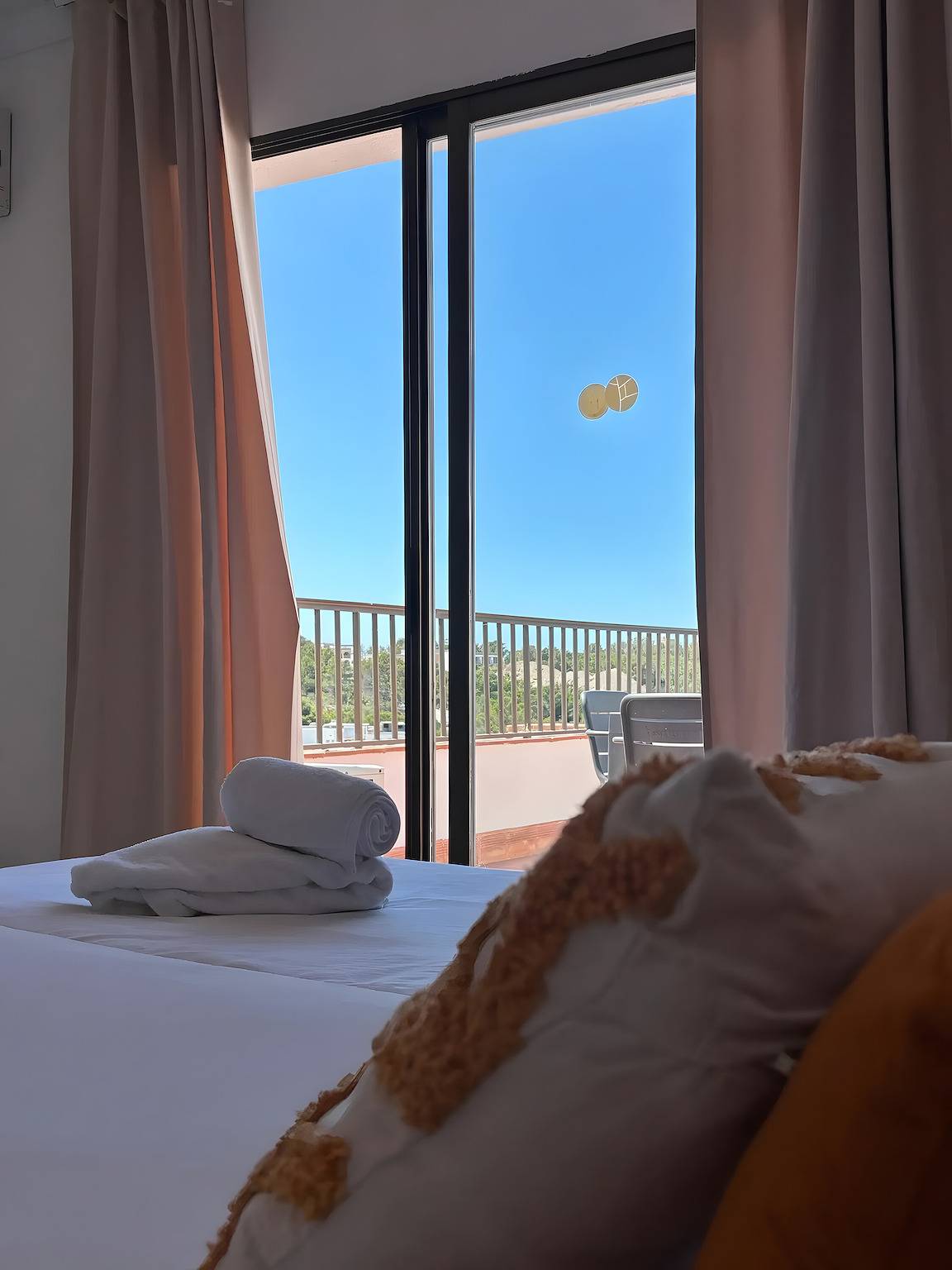 Apartamento en hotel 'Apartamento Doble' con piscina compartida in S'Arenal Petit, San Juan Bautista