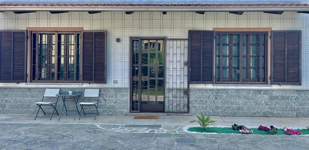 Appartamento per 7 persone, con Terrazza e Giardino nonché Panorama a Oleggio
