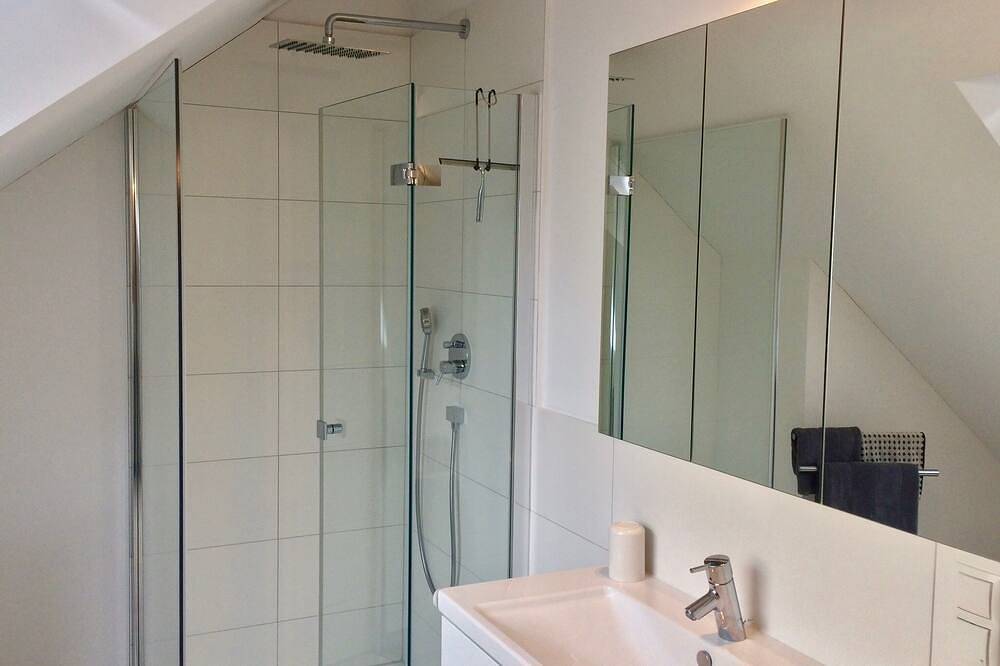 Ganze Wohnung, Tolle Wohnung mit großem Sonnen-Balkon und Siebengebirgsblick in Wachtberg, Rhein-Sieg-Kreis