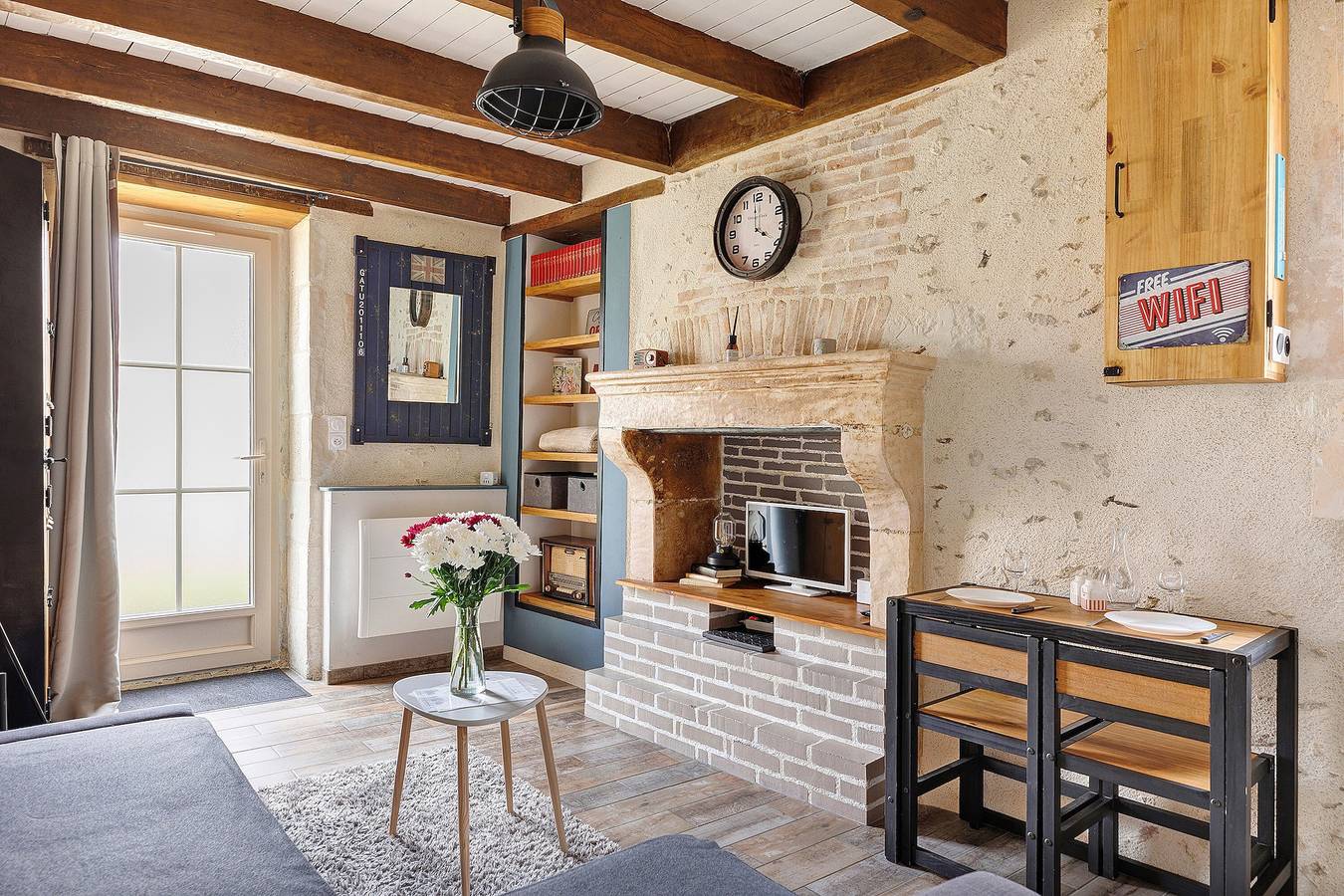 Vakantiehuis 'Le Gîte Aïdan' met gedeelde tuin en Wi-Fi in La Puye, Vienne