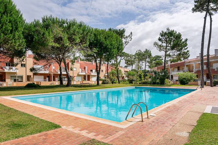 Vacation rental for 6 people, with terrace and yard as well as pool in Costa Verde