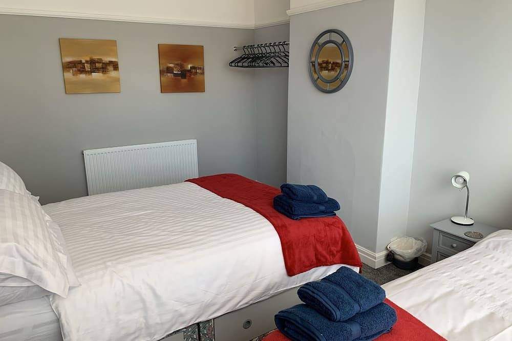 Modern Fully refurbished 3 bedroom home in Blackpool Pleasure Beach, North West England