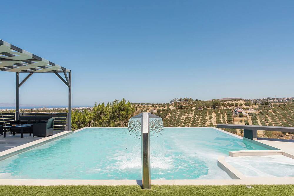 A Tranquil Gem with Panoramic Seaview & Easy Access to Heraklion Town in Iraklio-Heraklio region