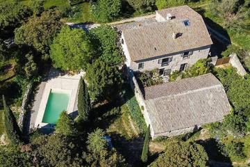 Location de vacances pour 12 personnes, avec terrasse et jardin, animaux acceptés à Villevieille