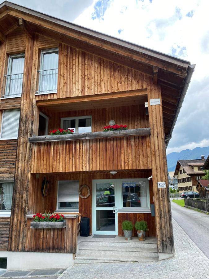 Vakantieappartement voor 4 personen, met terras en uitzicht in Schoppernau