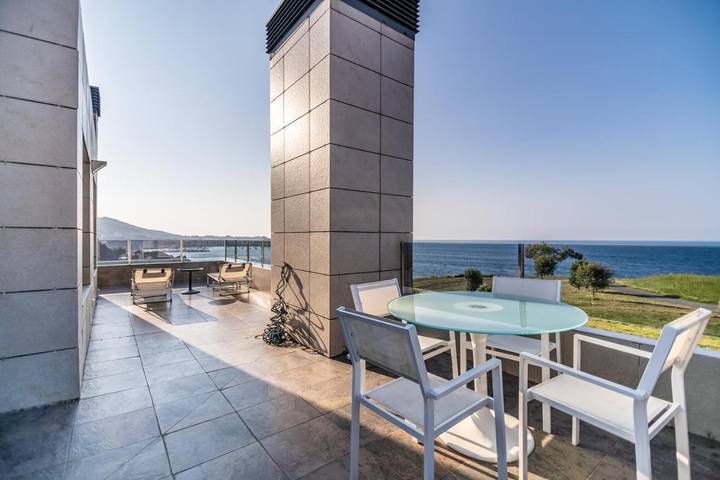 Gîte pour 6 personnes, avec Balcon et Terrasse ainsi que Jardin et Vue à Castro-Urdiales - 3