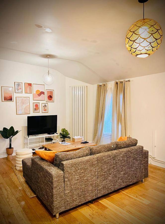Appartement entier, One-Bedroom Apartment in Le Perreux-sur-Marne, Val-de-Marne