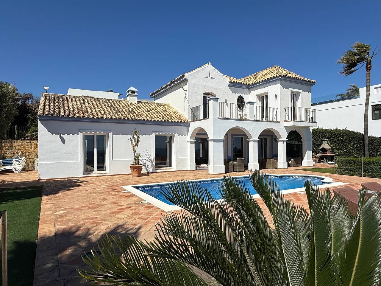 Villa mit privatem Pool, Meerblick, nahe Strand, Wlan, 4 Schlafzimmer, Garten in Manilva, Málaga Provinz