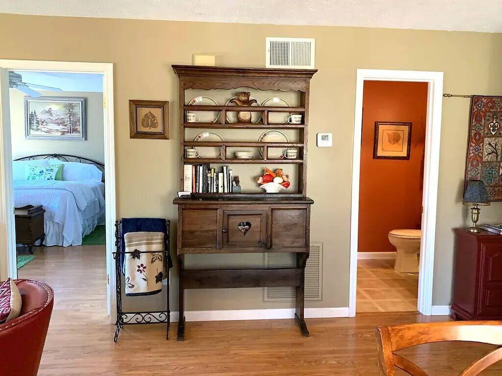 Ganze Wohnung, Condo Sitting Right On Top Of A Waterfall And Mountain View! in Lake Toxaway