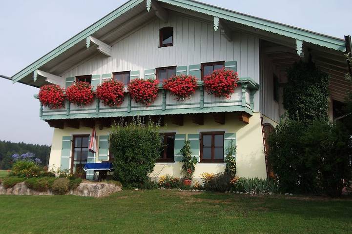 Ferienwohnung für 3 Personen, mit Terrasse und Garten in Pittenhart