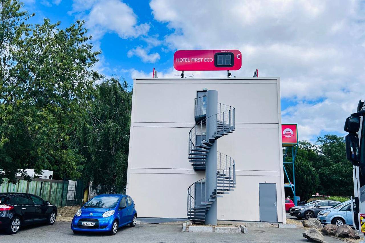 Hotel First Eco Savigny Villemoisson Centre Commercial Carrefour in Épinay-sur-Orge, Essonne