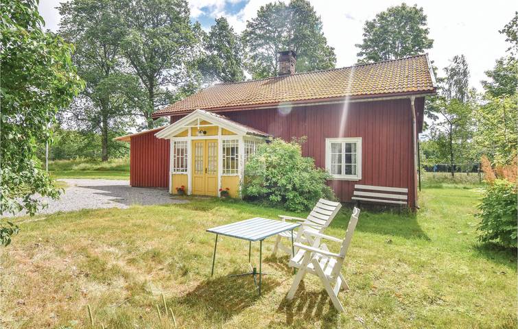 Hus för 6 Personer med trädgård in Vänern
