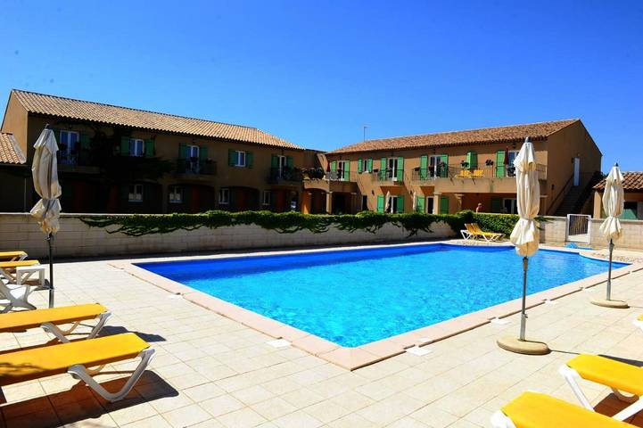 Hôtel pour 2 personnes, avec Jacuzzi et Terrasse ainsi que Jardin et Piscine